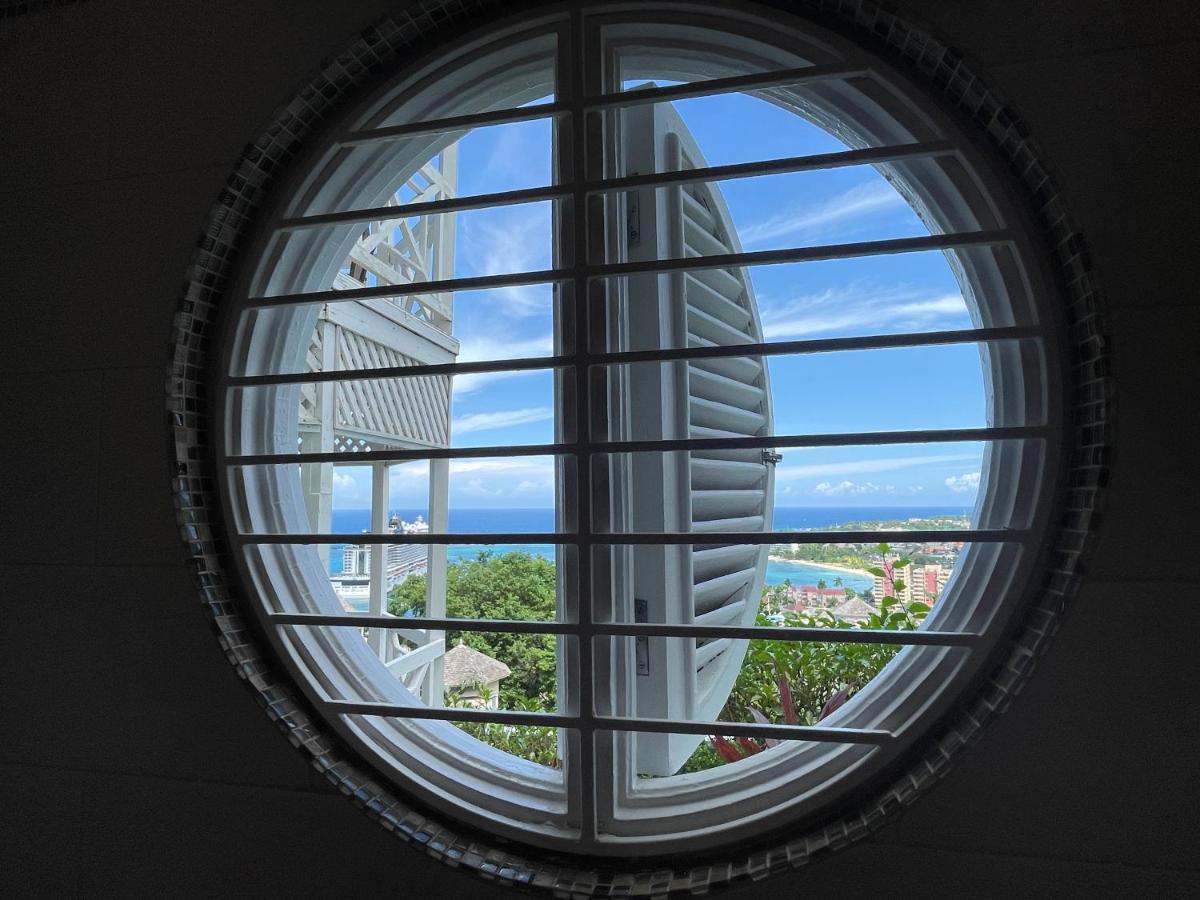 Hummingbird Retreat - Luxury Oceanview Apt, 7-Minute Walk To Beach Ocho Rios Luaran gambar