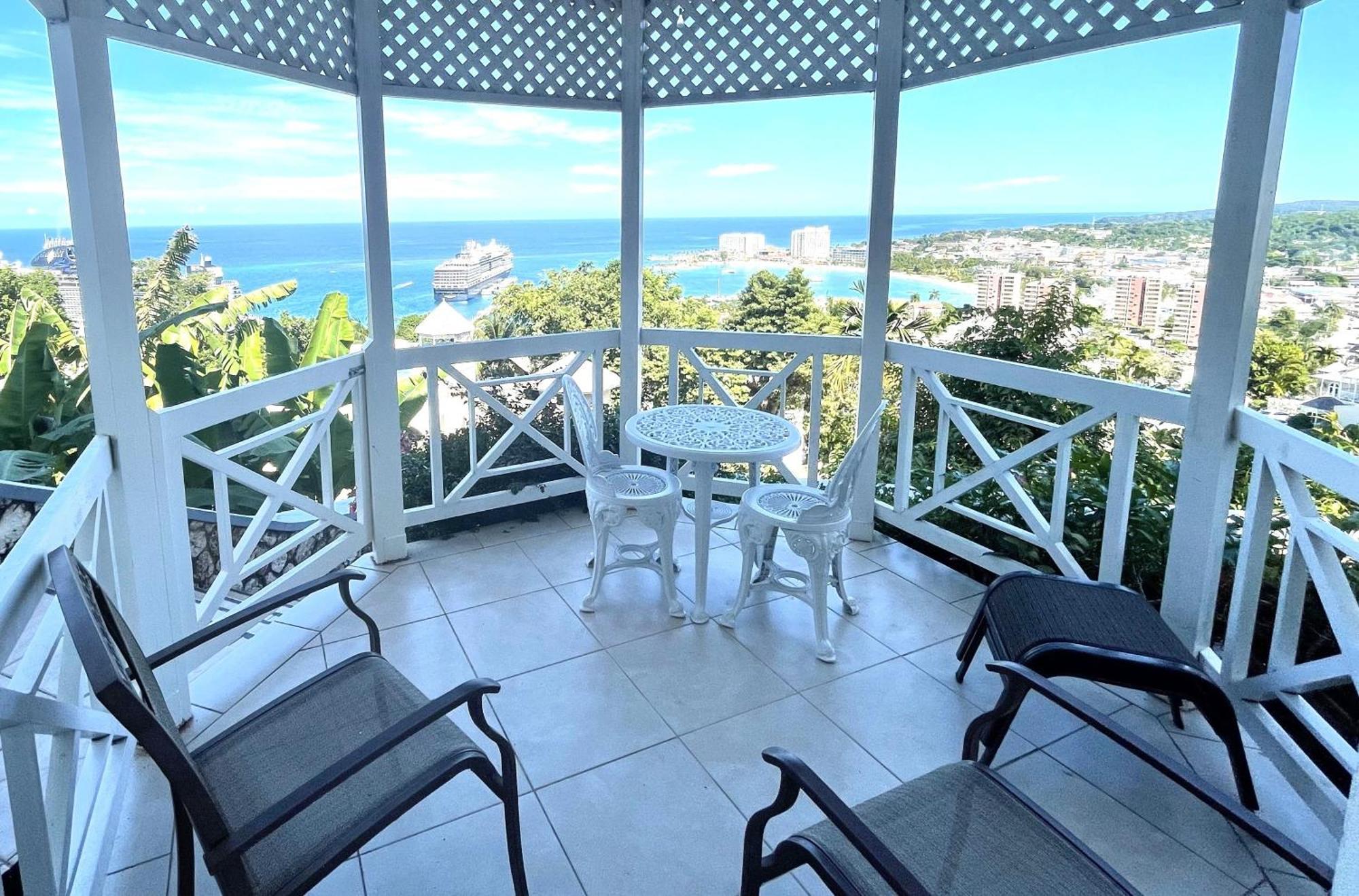 Hummingbird Retreat - Luxury Oceanview Apt, 7-Minute Walk To Beach Ocho Rios Luaran gambar