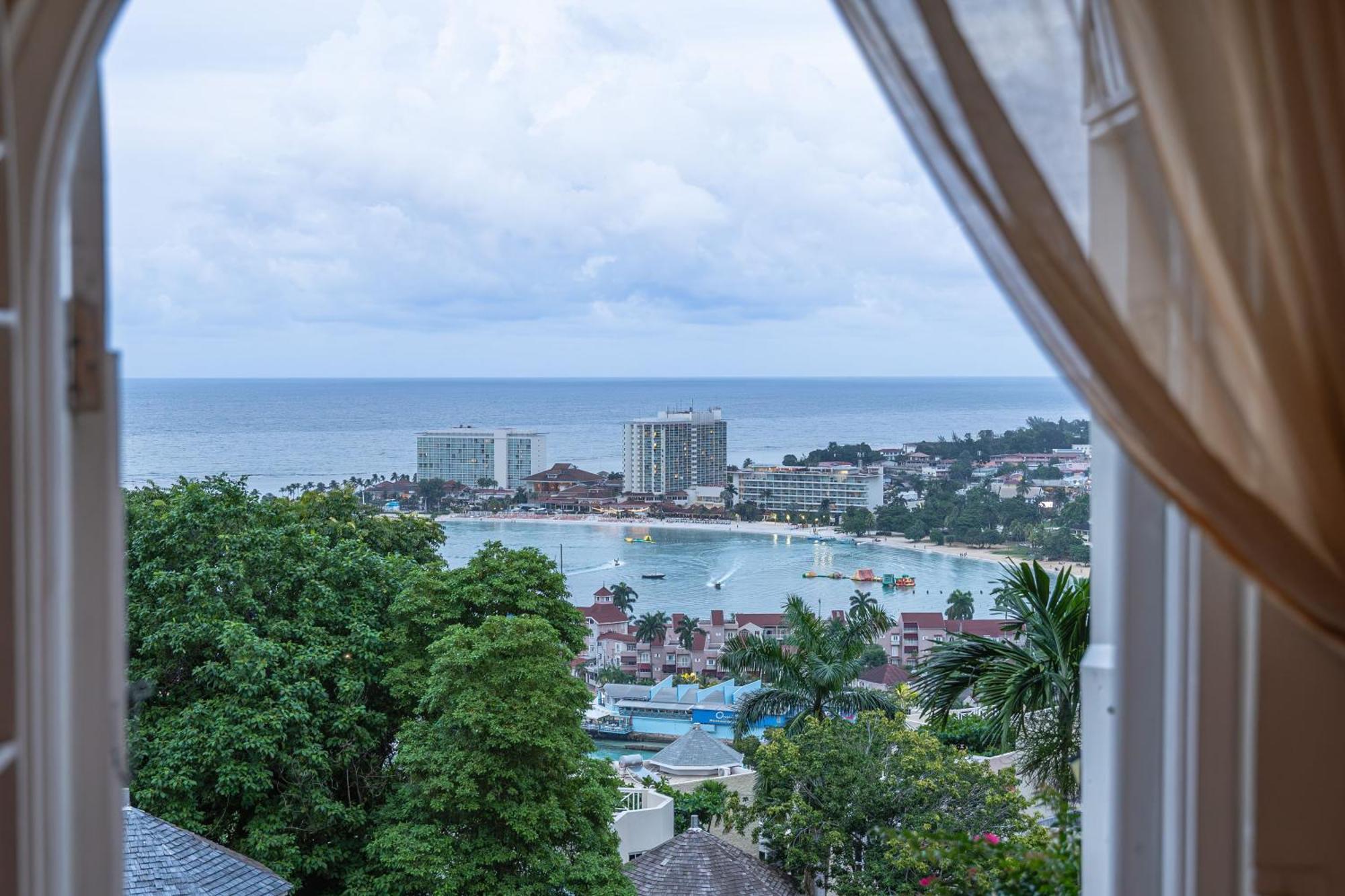 Hummingbird Retreat - Luxury Oceanview Apt, 7-Minute Walk To Beach Ocho Rios Luaran gambar